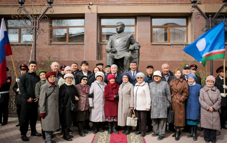 В День республики в Якутске почтили память Василия Никифорова-Кюлюмнюра
