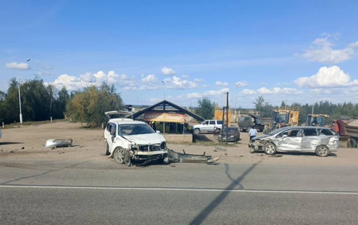 В Якутске пьяный водитель с ребенком в салоне выехал на встречную полосу и устроил ДТП с двумя пострадавшими