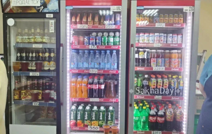 Фотофакт: На Столичном рынке в Якутске продают бутылек воды за 180 рублей