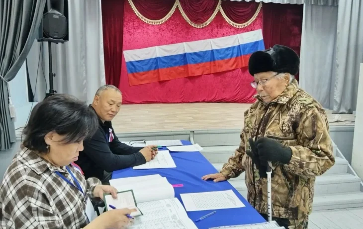 В Абыйском районе проголосовал долгожитель