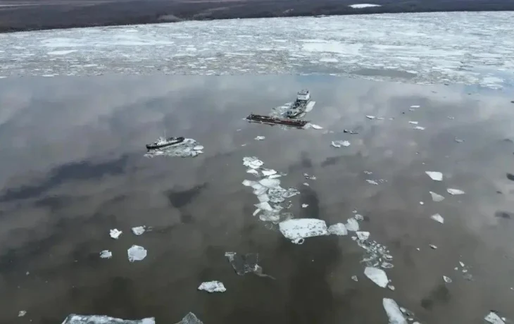 В Абыйском улусе из-за ледохода течением унесло 10 судов