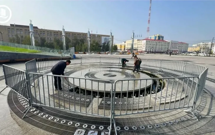Светомузыкальный фонтан в Якутске очистили от мусора
