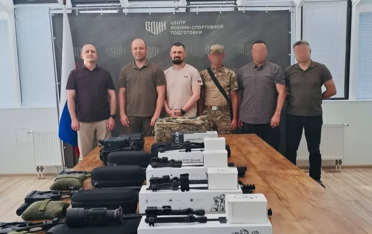 Центр &laquo;ВОИН&raquo; и Федерация боевого снайпинга передали снайперские винтовки бойцам СВО