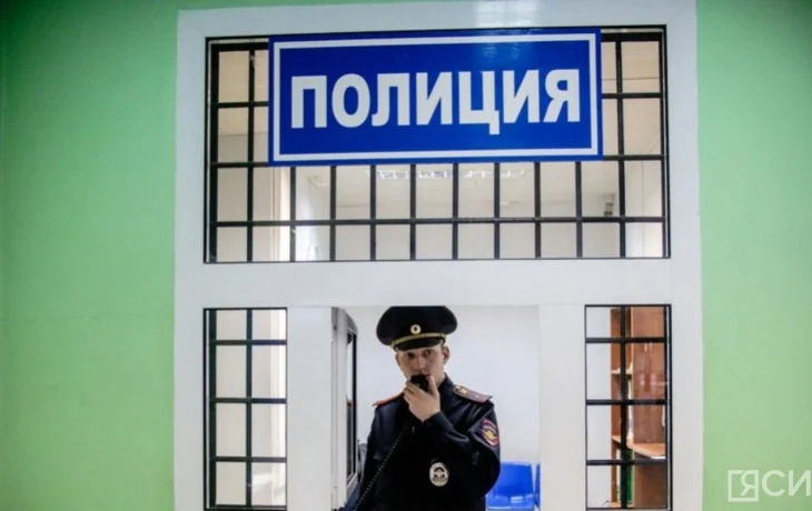 В Якутске мужчина украл крупную сумму и сбежал через форточку