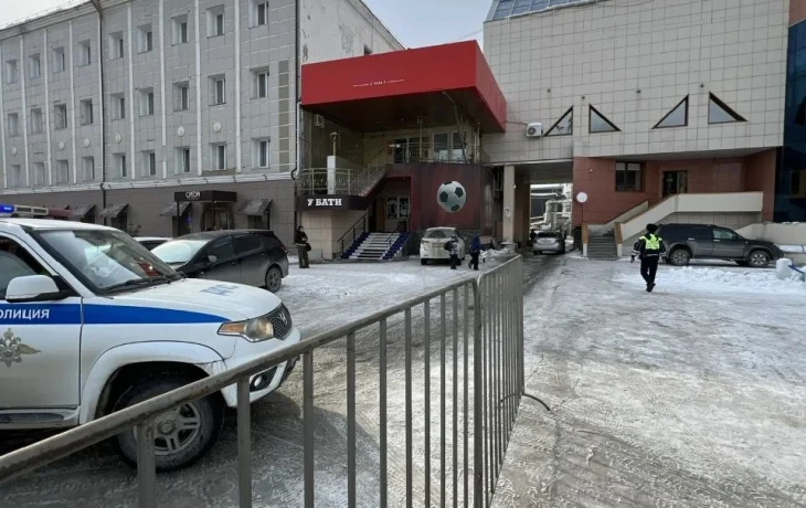 Фотофакт: Площадь Орджоникидзе перестанет быть парковкой