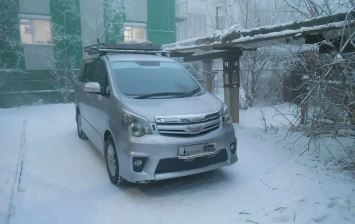 В Якутии у перевозчика конфисковали автомобиль за опасную перевозку людей по несанкционированной ледовой переправе