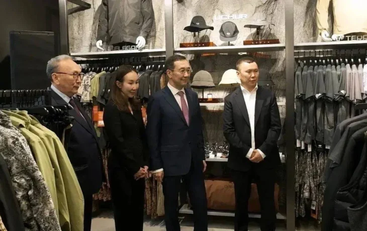 Фотофакт: Глава Якутии Айсен Николаев на открытии магазина якутского бренда в Москве