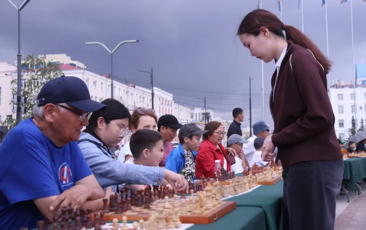 В Якутии провели сеанс одновременной игры в шахматы на 100 досках
