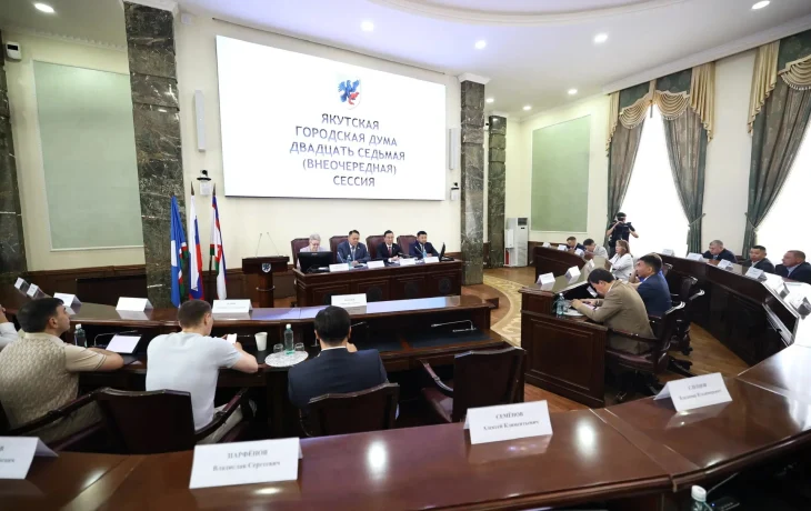 Депутаты приняли отставку главы Якутска Евгения Григорьева