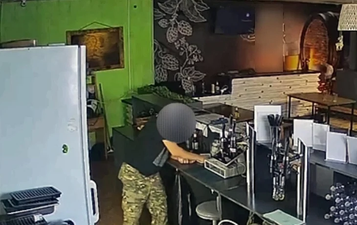 Украл в одном баре, пропил в другом