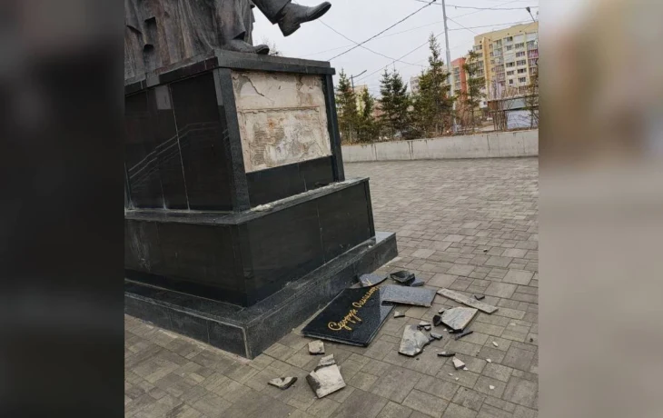 В Якутске школьники повредили памятник Суоруну Омоллоону