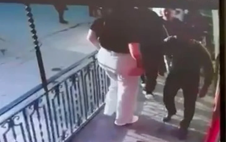 Высокопоставленный полицейский, ударивший многодетную мать, уволен из органов