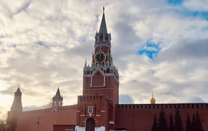 Парад Победы в Москве: где смотреть трансляцию и кого ждать на трибунах