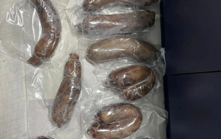 В аэропорту Якутска пресекли три попытки ввоза мяса и колбас из Китая без документов