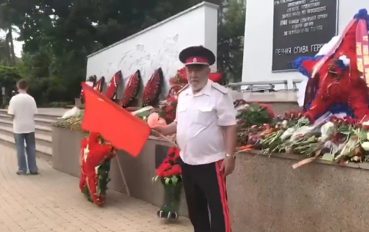 Чем занят отец Симоньян &mdash; чистокровный армянский казак ремонтировал холодильники, а сейчас ловит рыбу на пенсии