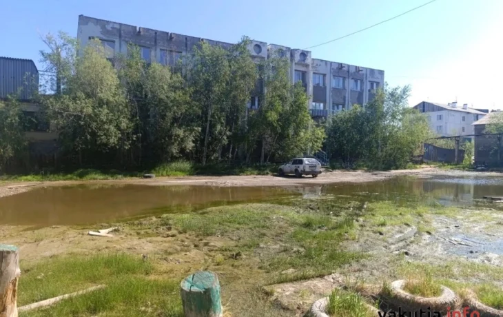 Судьбу разваливающегося маневренного дома в Якутске решит комиссия по ЧС