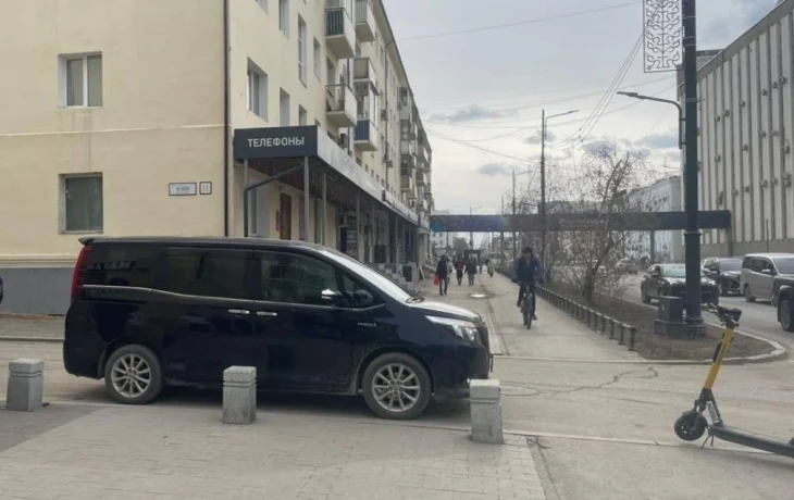 В Якутске водитель "Toyota Esquire" сбил ребёнка на электросамокате