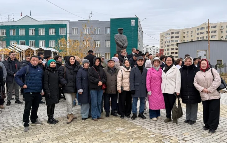Дьокуускайга Илья Винокуров пааматынньыгар сибэкки дьөрбөтүн уурдулар