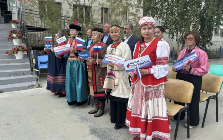 В Якутии в День Государственного флага России прошла акция &laquo;БлагоТворить всем миром&raquo;