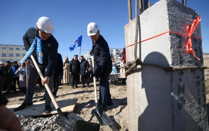 В Якутске установили &laquo;золотую&raquo; сваю нового корпуса школы №20