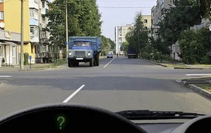Поворот обязателен &mdash; поворотник тоже: в этом вопросе из экзамена по ПДД забыли, зачем нужен указатель поворота 58%