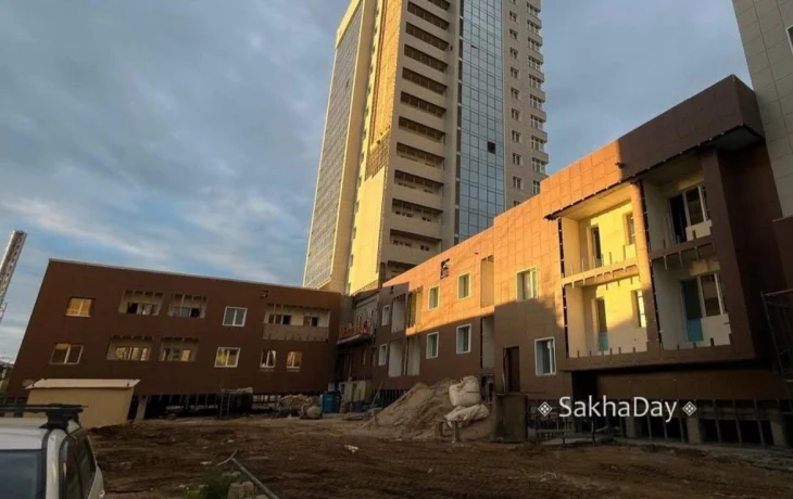 Якутские дольщики хотели жить в доме с садиком &mdash; не сложилось. У них возникли вопросы к застройщику