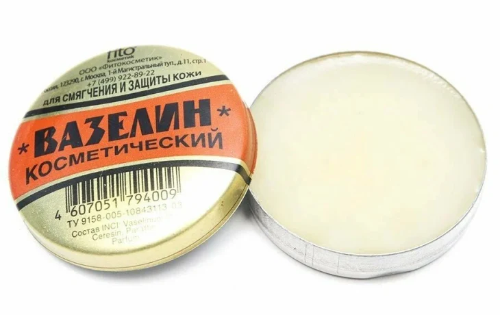 Зачем я&nbsp;мажу запястья вазелином перед выходом: 5 бытовых хитростей с&nbsp;копеечным средством, о&nbsp;которых многие забыли