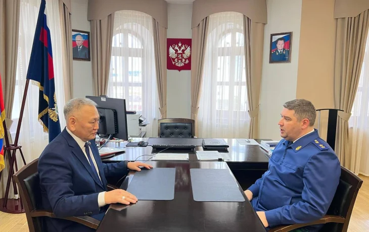 Сенатор Сахамин Афанасьев встретился с прокурором Якутии для обсуждения рабочих вопросов