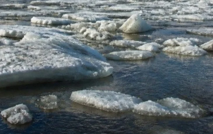 Водитель из Амурской области пренебрег закрытым зимником в Якутии, сломался и чудом дозвонился спасателям