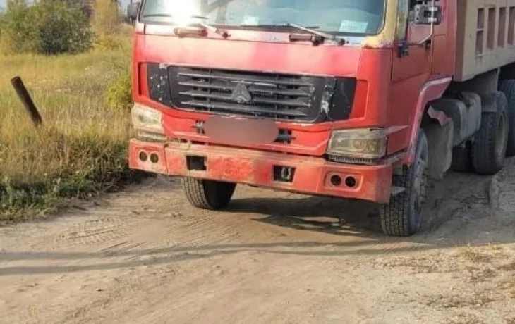 В Якутске из-за наезда самосвала было нарушено электроснабжение частного сектора