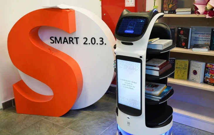 В SMART-библиотеке Якутска открыли стенд выдающегося писателя Николая Неустроева