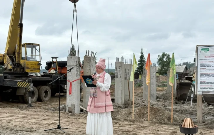 В селе Техтюр началось строительство дома для переселенцев из аварийного жилья