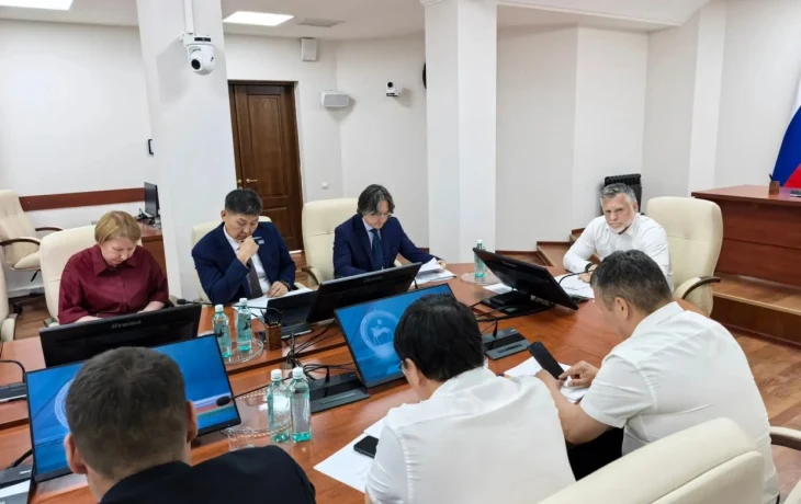 Председатель Правительства Якутии поручил до 18 июля решить вопрос об увеличении поставок топлива в Южную Якутию