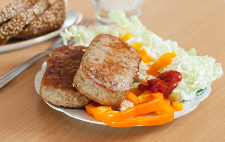 Котлеты с еретиком: на вкус мясные, а по факту веганские &mdash; очень сочные и ароматные, попробуйте сами