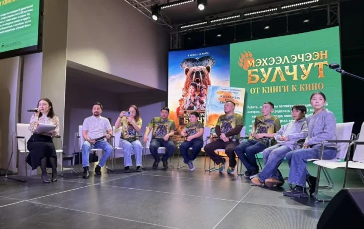 Создатели якутского фильма &laquo;Мэхээлэчээн булчут&raquo; встретились с читателями детской библиотеки