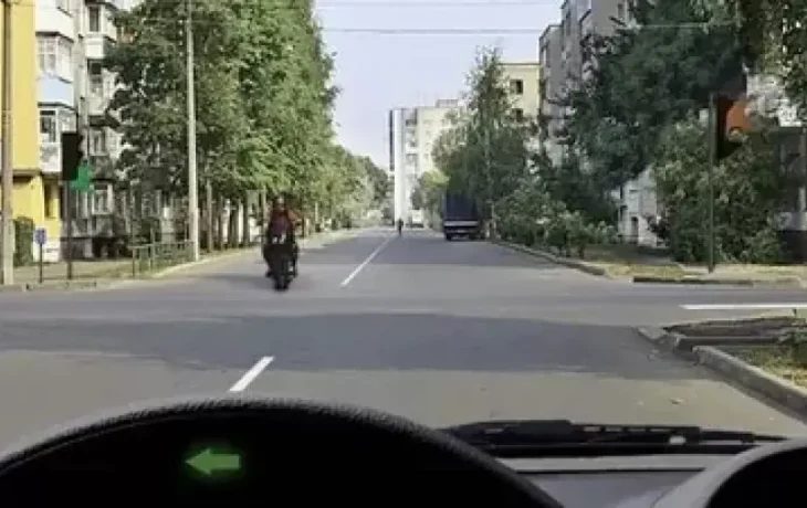 Только 8% водителей справляются: кому уступить при повороте налево &mdash; хитрый вопрос из ПДД