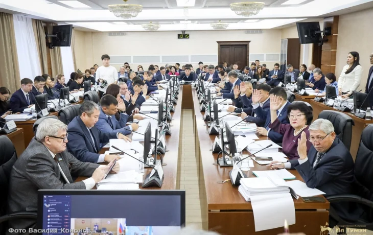 В парламенте Якутии рассмотрели более 700 поправок к законопроекту о бюджете Якутии