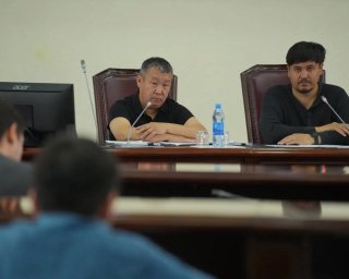 Садовников потребовал завершить подготовку жилфонда Якутска к зиме к 4 сентября