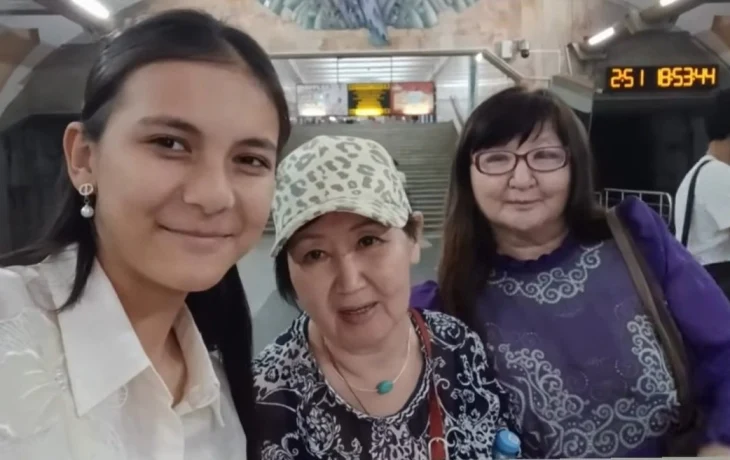 В Узбекистане девочки поздравили якутянок с Днем Республики и помогли найти дорогу