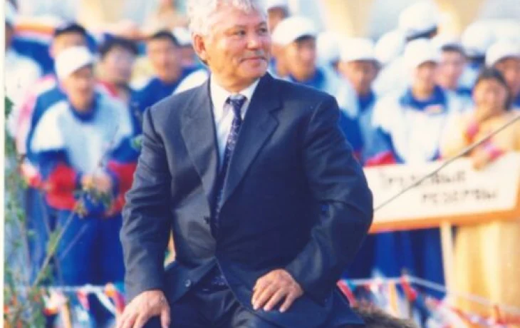 Михаил Николаев үйэлэргэ биирдэ кэлэн ааһар сүдү киһи