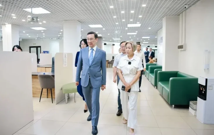 Айсен Николаев проверил работу филиала фонда &laquo;Защитники Отечества&raquo; в Якутске