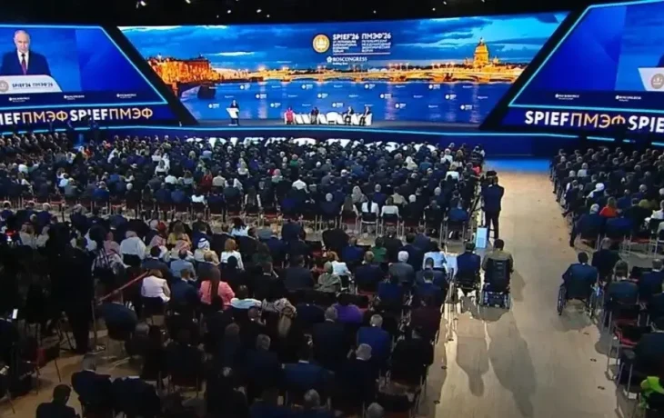 Глава Якутии принял участие в пленарном заседании ПМЭФ-2026 с участием Владимира Путина
