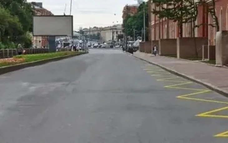Тест на знание ПДД: три вопроса о разметке, реверсивных светофорах и объезде