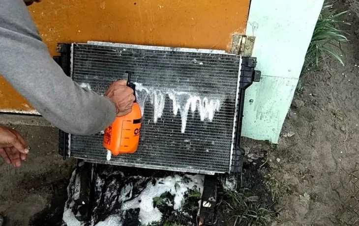 Шпаргалка для&nbsp;автомобилистов: как&nbsp;правильно мыть радиатор&nbsp;&mdash; чтобы ничего не&nbsp;повредить