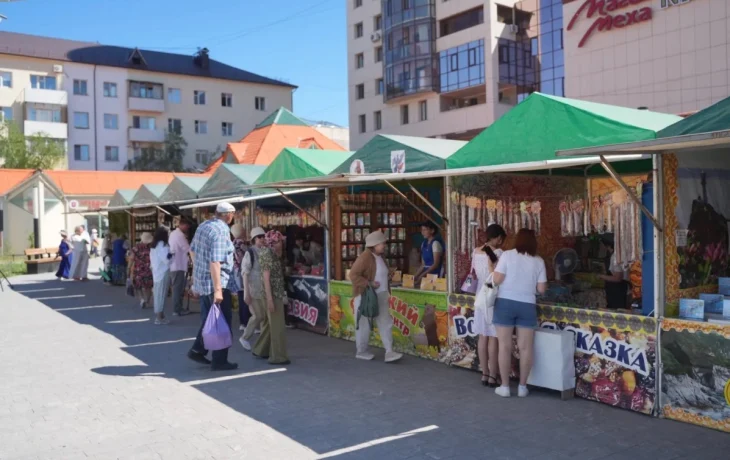 В Якутске открыли медовую ярмарку