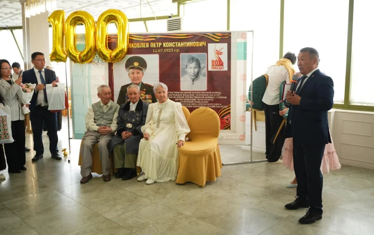 В Якутске поздравили ветерана войны Петра Яковлева со 100-летним юбилеем