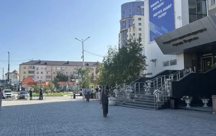В Якутске эвакуировали здание мэрии из-за сообщения о заложенном взрывном устройстве
