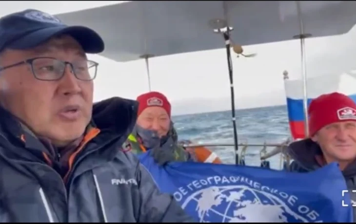 Якутские мореплаватели на парусной яхте пересекли Берингов пролив