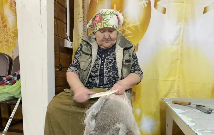 В Булунском районе пенсионерка превратила увлечение в дополнительный доход
