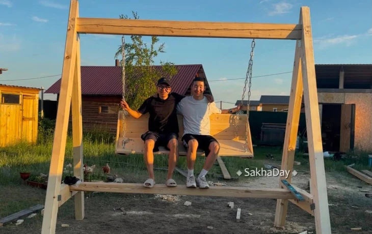 Как студент из Якутска смастерил и подарил городу качели